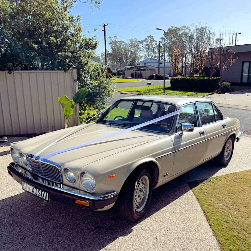 The Classic Drive Co - Cream Jaguar XJ6 Hire The Classic Drive Co - Cream Jaguar XJ6 Hire