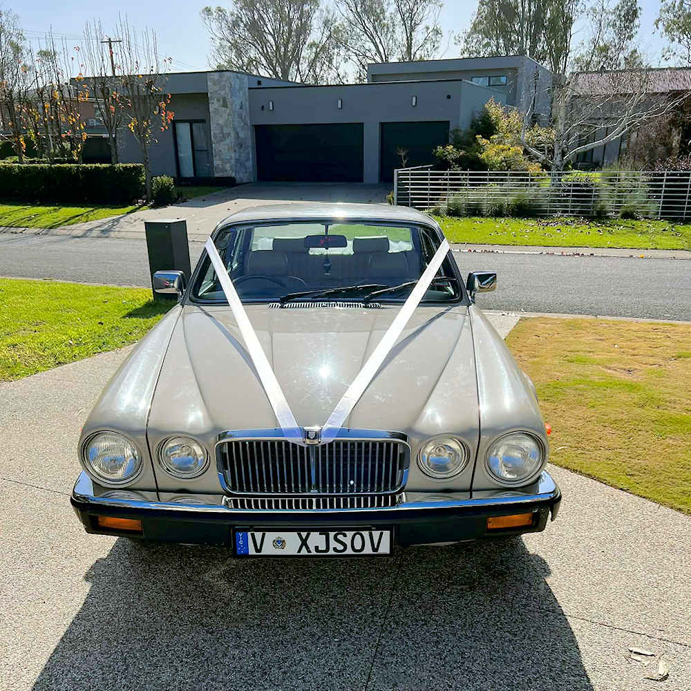The Classic Drive Co - Cream Jaguar XJ6 The Classic Drive Co - Cream Jaguar XJ6
