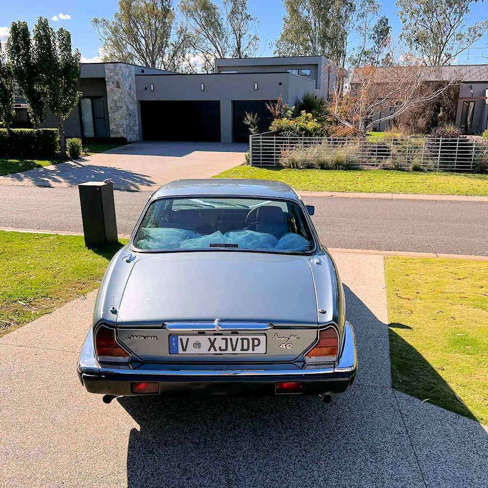 The Classic Drive Co - Grey Jaguar XJ6 The Classic Drive Co - Grey Jaguar XJ6