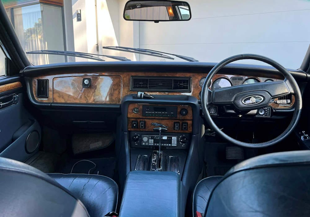 The Classic Drive Co - Jaguar XJ6 inside The Classic Drive Co - Jaguar XJ6 inside